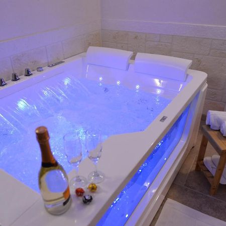 Suite Laurel Spa Con Idromassaggio Fasano Eksteriør bilde
