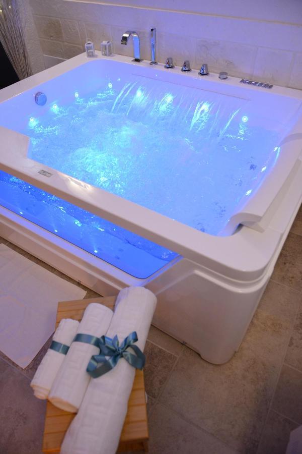 Suite Laurel Spa Con Idromassaggio Fasano Eksteriør bilde