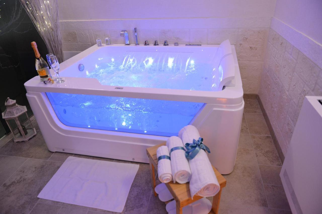 Suite Laurel Spa Con Idromassaggio Fasano Eksteriør bilde