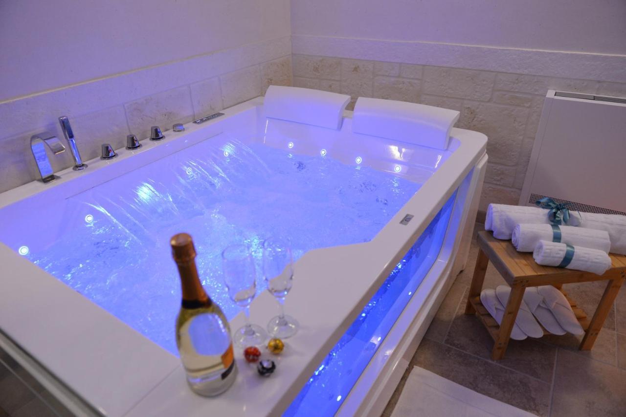 Suite Laurel Spa Con Idromassaggio Fasano Eksteriør bilde