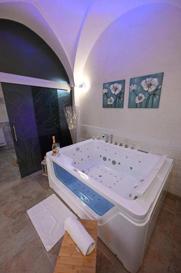 Suite Laurel Spa Con Idromassaggio Fasano Eksteriør bilde